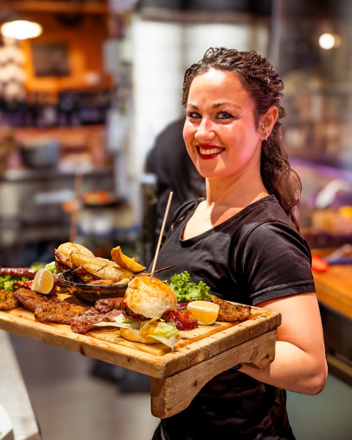 Prima senti il profumo...
Poi vedi Silvia arrivare con il tagliere.