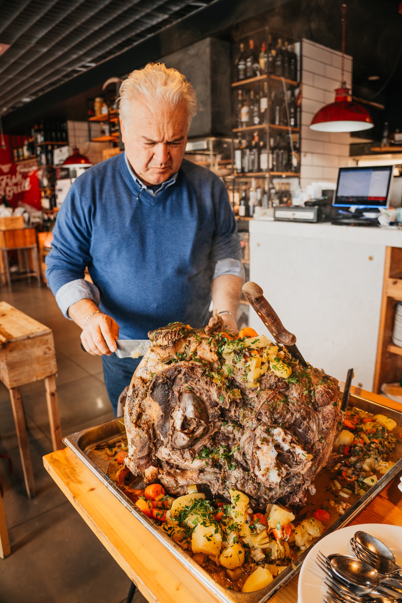 A testa? Finìo. 😎🍖
Abbiamo invitato un paio di amici, carnivori